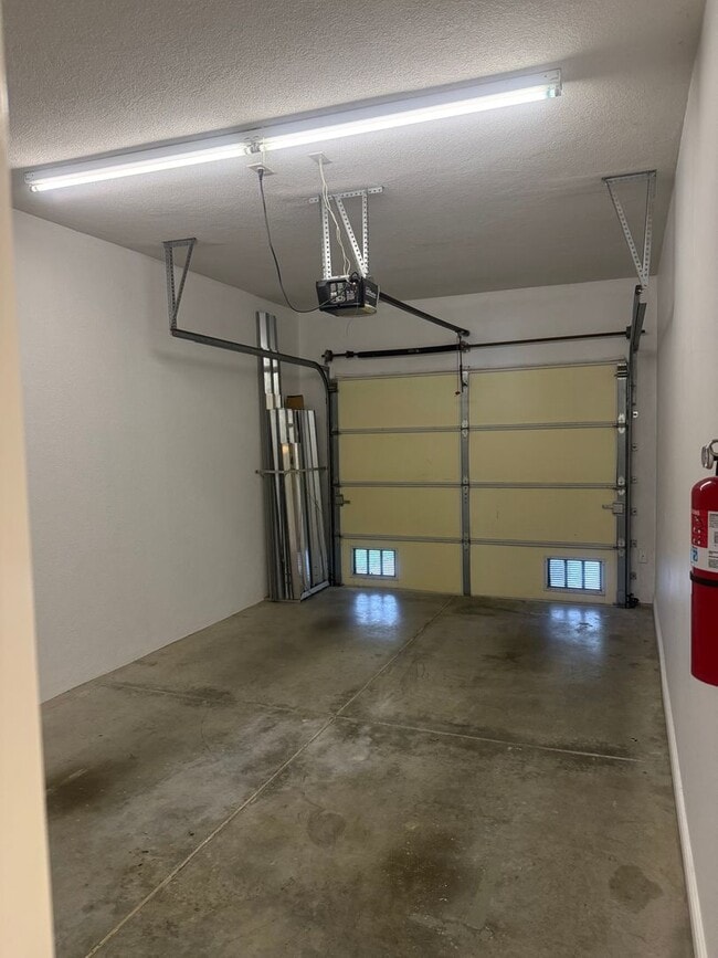 Building Photo - 1603 Napoli Dr W