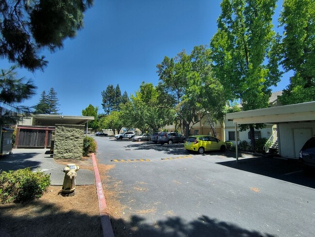 Building Photo - 1BED/1BATH Condo Located in a Quiet Area of Downtown Concord, Ca!!