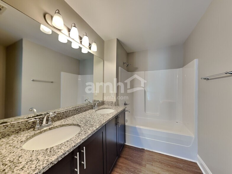 Building Photo - 5340 Tupelo St