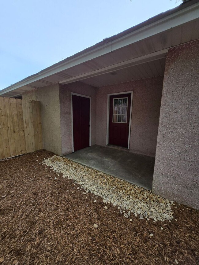 Building Photo - 142 Leeswood Cir