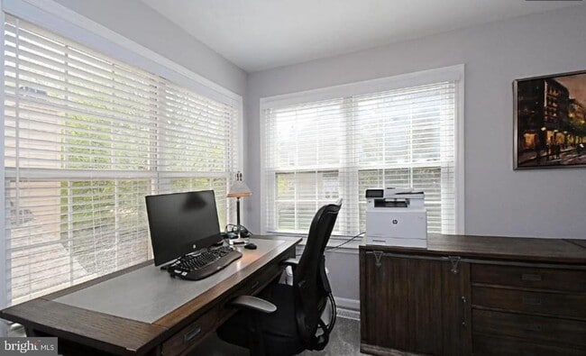 Building Photo - 235 Pinecrest Ln