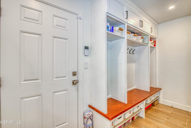 Building Photo - 6205 Brisa Del Mar Dr