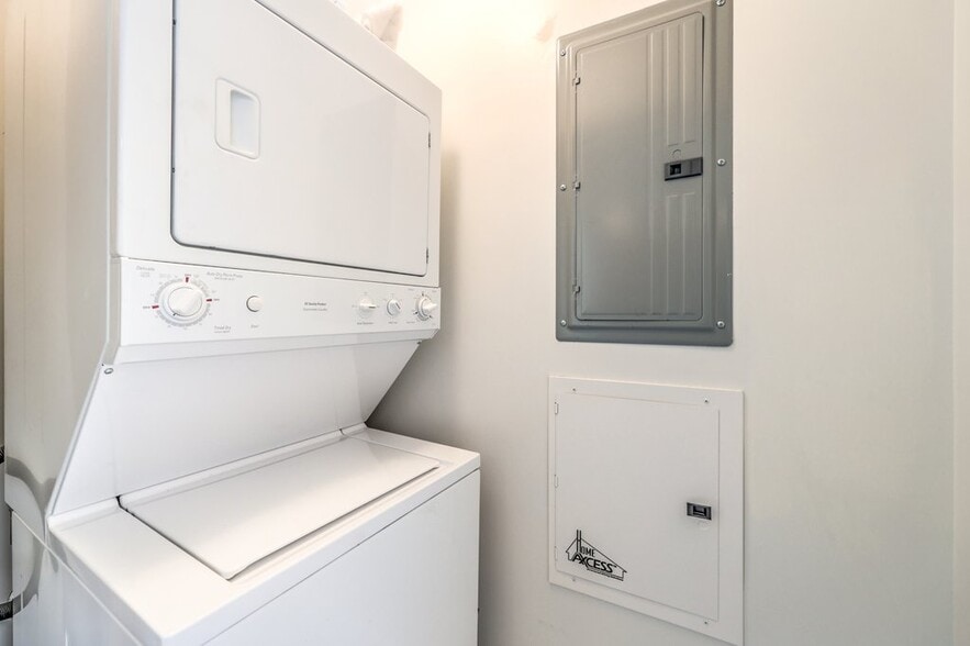 Washer/dryer - 200 W Sahara Ave