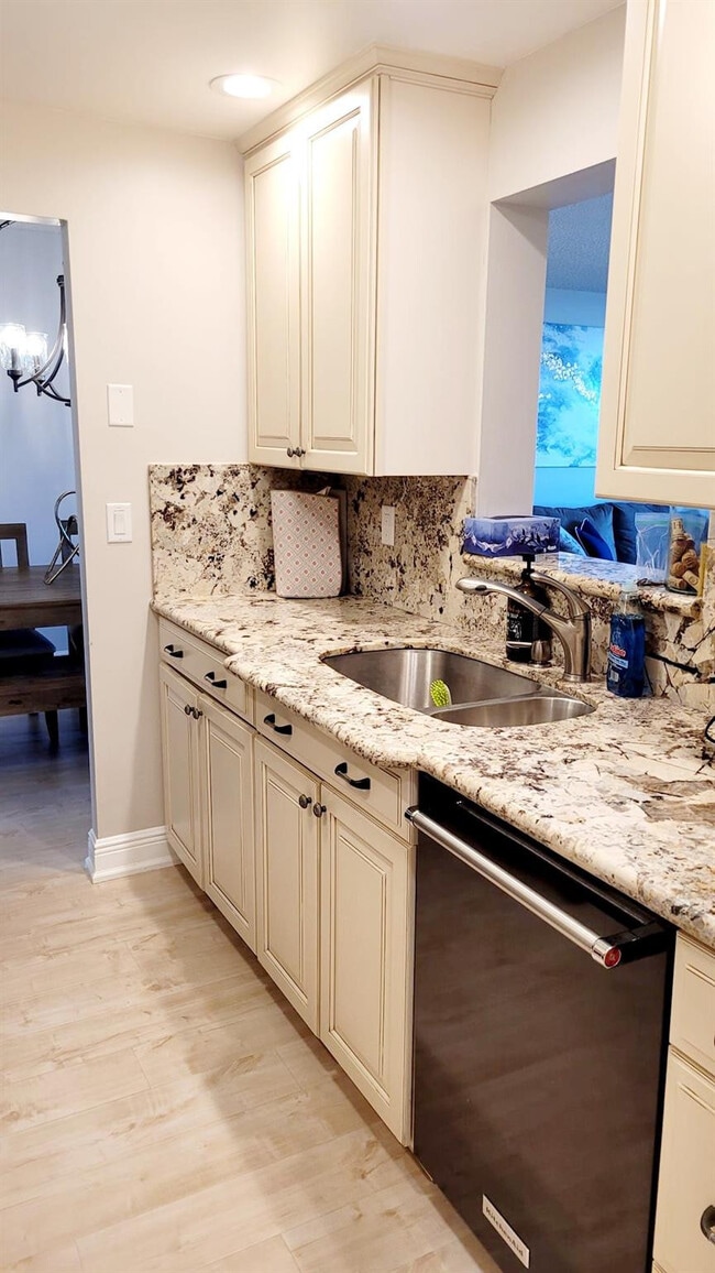 Building Photo - 1009 N Ocean Blvd