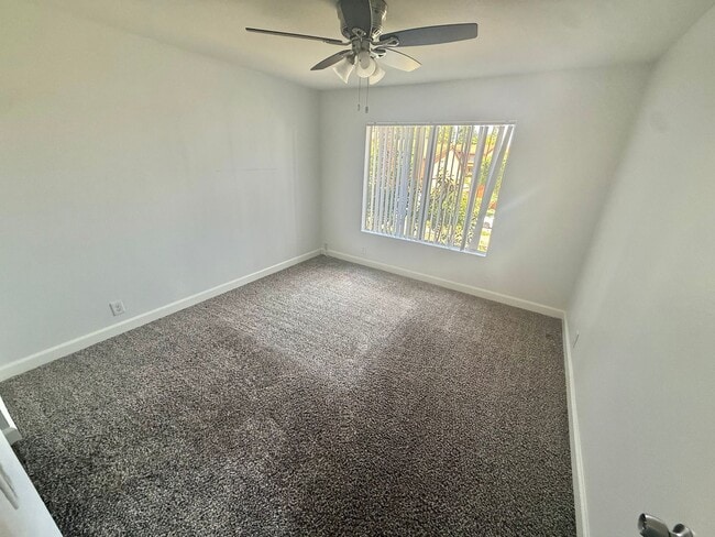 Building Photo - Beautiful 2 bed/2 bath in Vista!