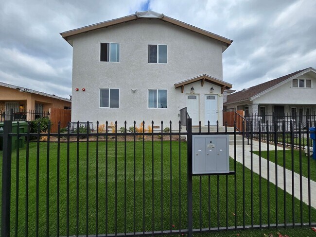 Building Photo - All Bed& Bath at 1st 2CAR Assigned Parking Space at back with access alley,tile &laminate floorin...