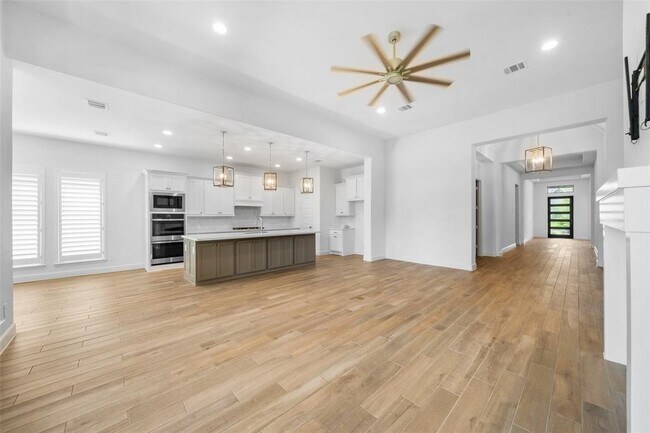 Building Photo - 706 Carina Gaze Ct