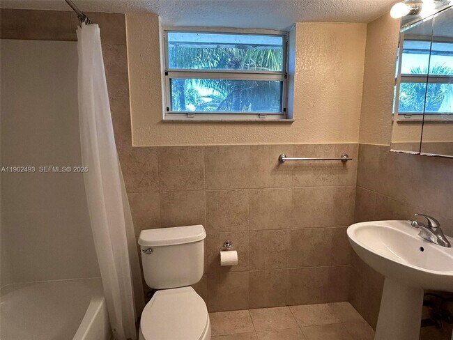 Building Photo - 8950 SW 69th Ct