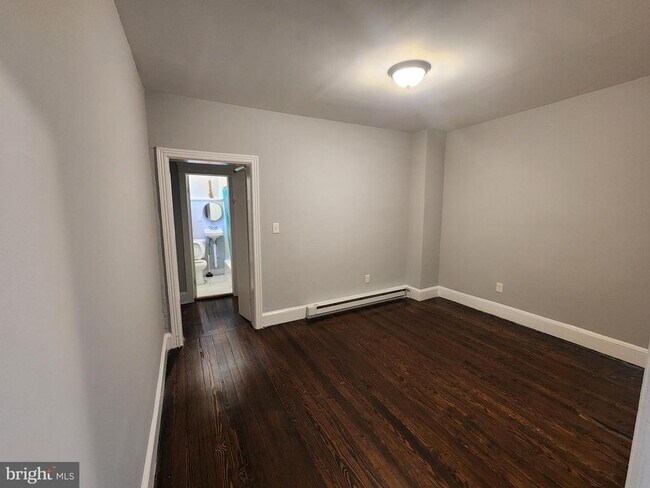 Building Photo - 1023 Chestnut Ave