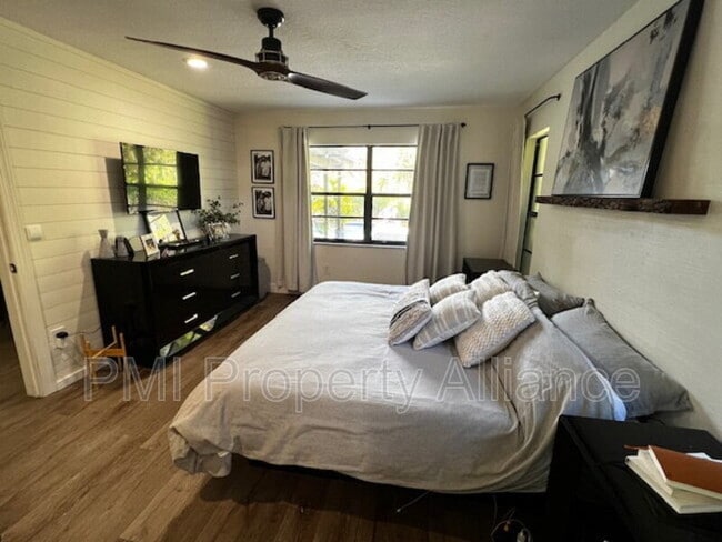 Building Photo - 4044 Tenita Dr