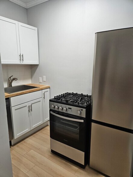 Building Photo - 452 W Doty St