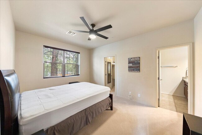 Building Photo - Railroad Springs Townhome for Rent!