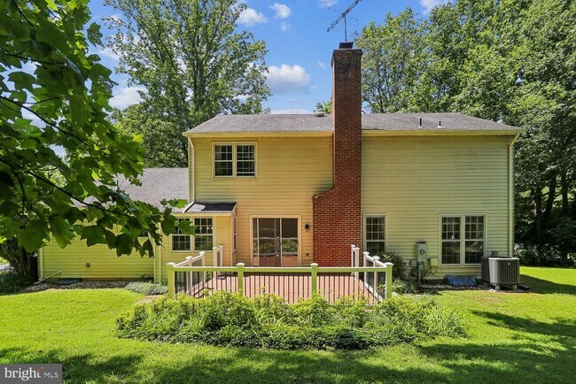 Building Photo - 903 Ridge Dr