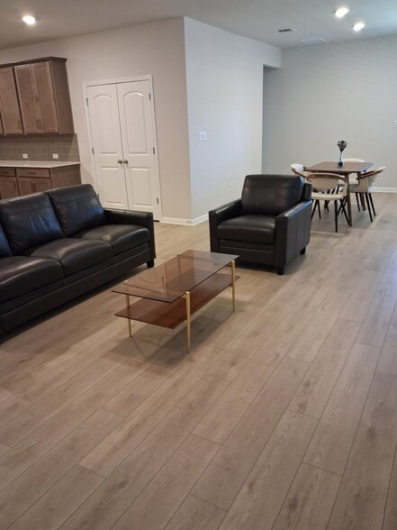 Building Photo - 141 Knockout Rose Dr