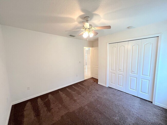 Building Photo - 106 Point of Woods Dr