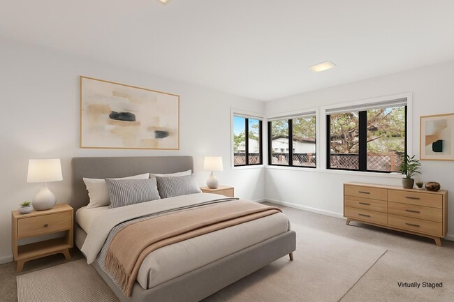 Building Photo - 17 Oak St