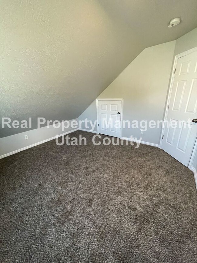 Building Photo - 2252 Harvest Moon Dr