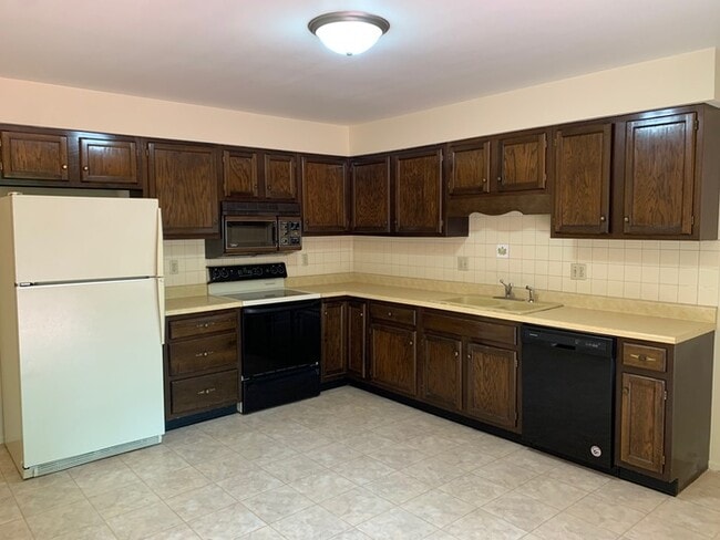 Building Photo - 217 Eisenhower Dr