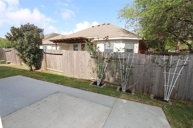 Building Photo - 11031 Anilu Dr