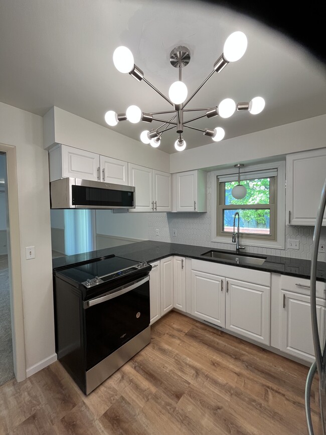 Building Photo - 3051 Wildridge Dr NE