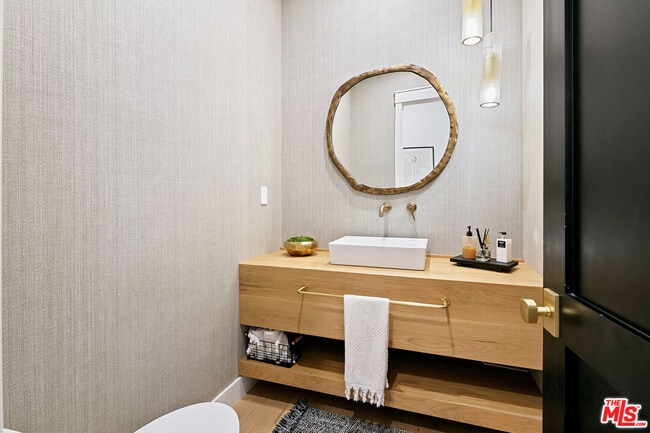 Building Photo - 5911 Beckford Ave