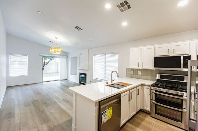 Building Photo - Stunning 3-bedroom One Story Home