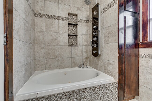 Building Photo - 2652 NW 16th St