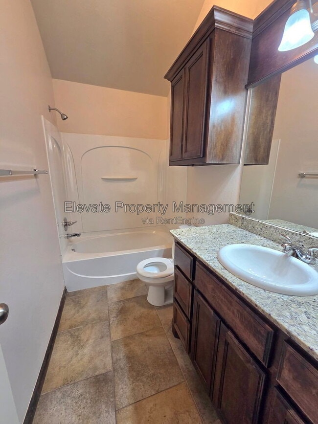 Building Photo - 2300 Starwood Wy