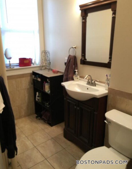 Building Photo - 55 Park Dr