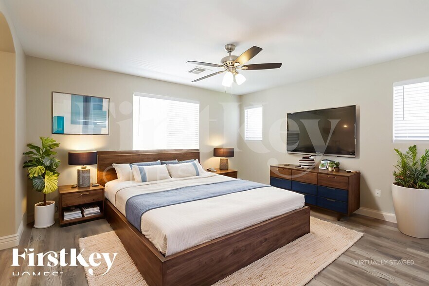 Building Photo - 5681 Woods Crossing St