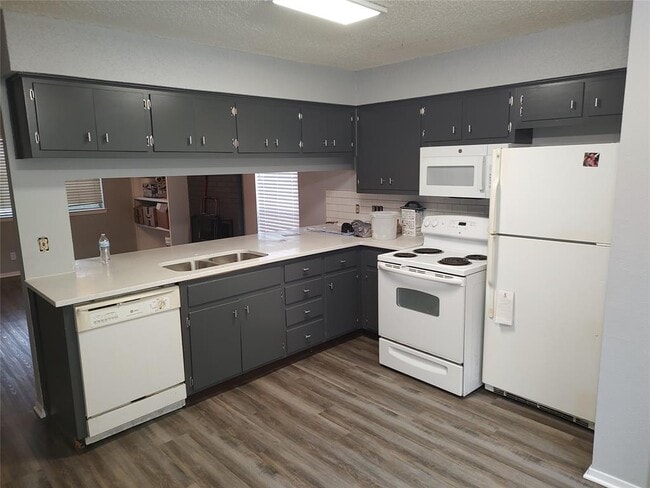 Building Photo - 3305 Dunliegh Dr