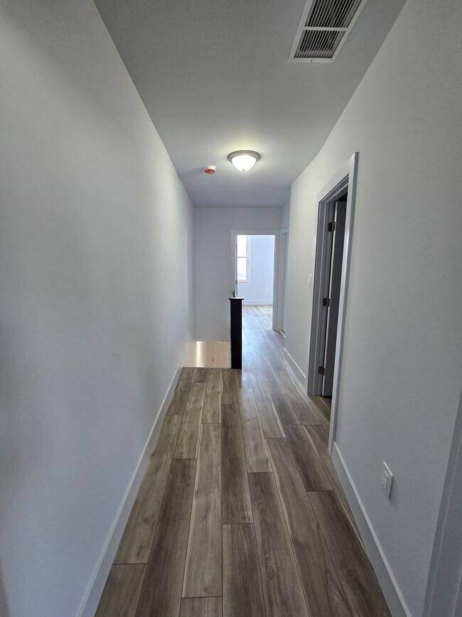 Building Photo - Gorgeous Fully Renovated 3-Bedroom Home | ...