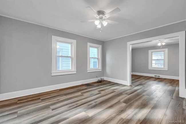 Building Photo - 67 1/2 Watkins Ave
