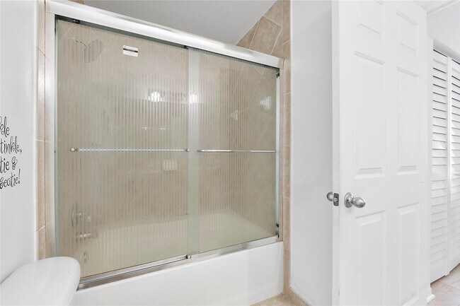 Building Photo - 625 Casa Loma Blvd