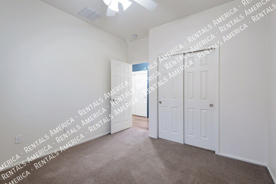 Building Photo - 3323 S Lakeside Ridge Loop