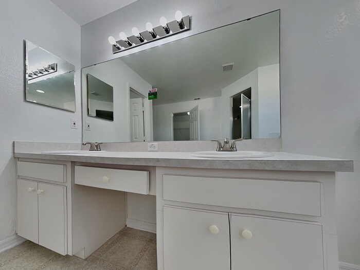 Building Photo - 7691 Canterbury Cir