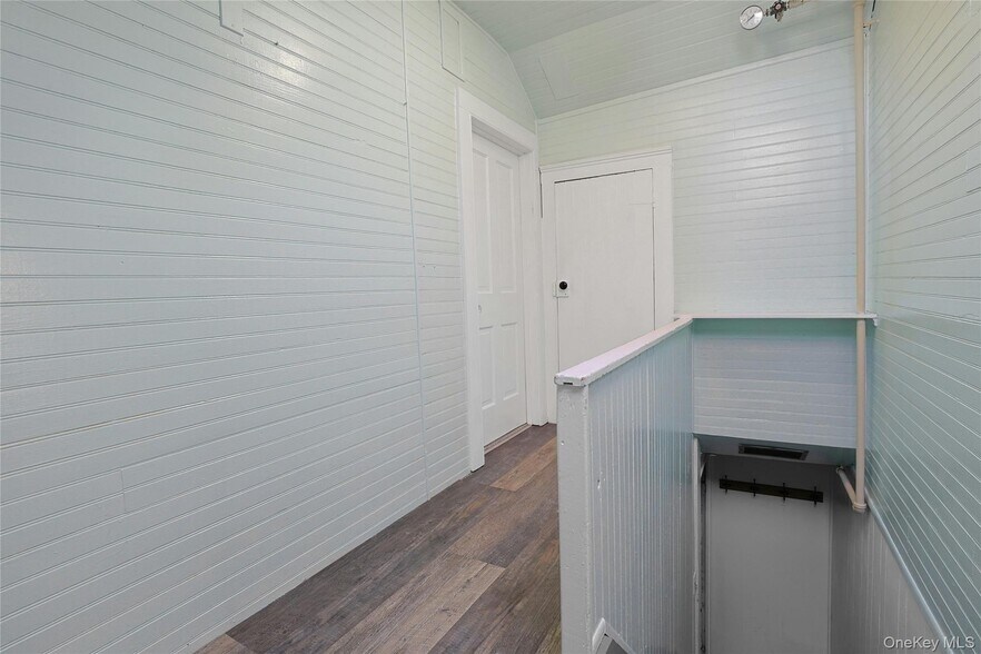 Building Photo - 105 S Broadway