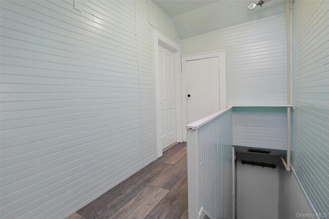 Building Photo - 105 S Broadway