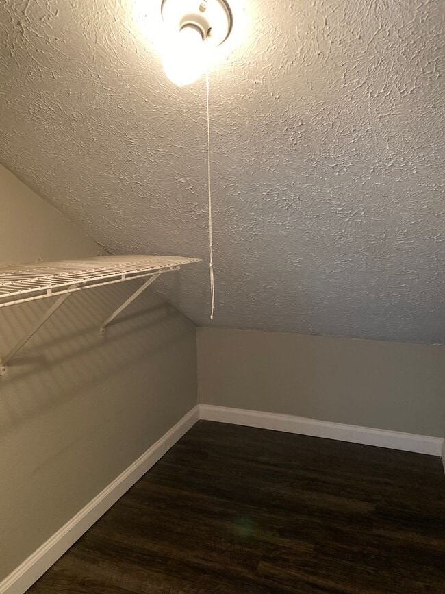 Building Photo - 2 bedroom 2 bath Loft Apartment Branson MO...