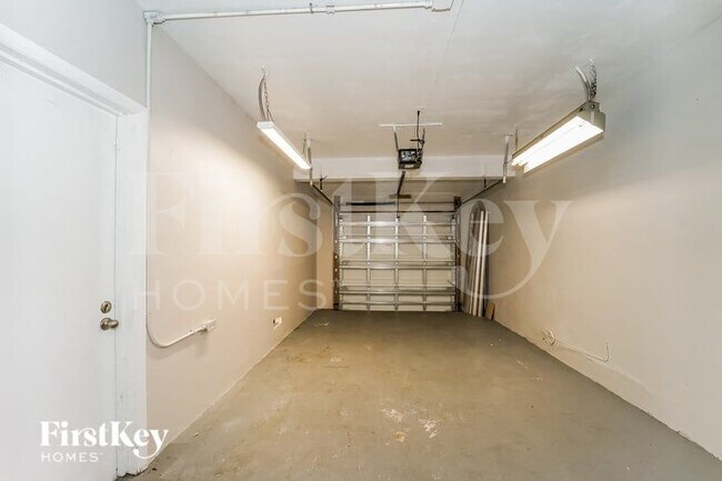 Building Photo - 7520 Coral Blvd