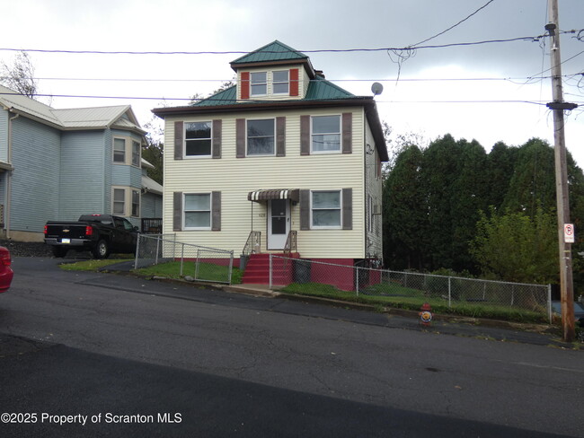 Building Photo - 620 Sanderson Ave