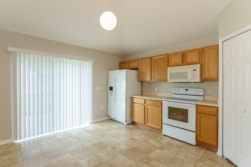 Building Photo - 17047 Ongar Ct