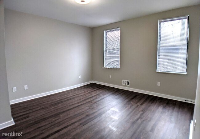 Building Photo - 2 br, 1 bath Townhome - 5329 Brown Way