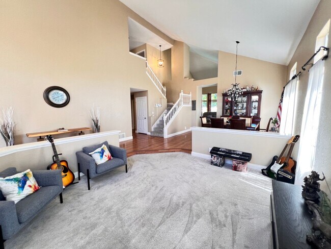 Building Photo - Scripps Ranch 4 bedroom 3 bath with Solar/...