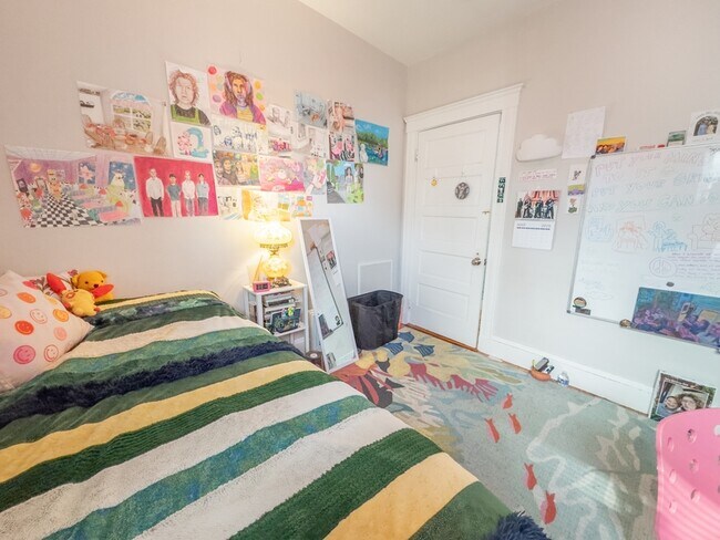 Building Photo - 70 Line St