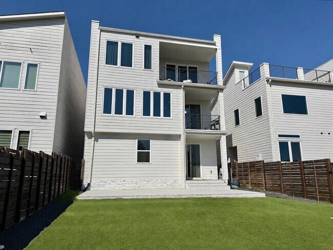 Building Photo - 7915 Floracita Ln