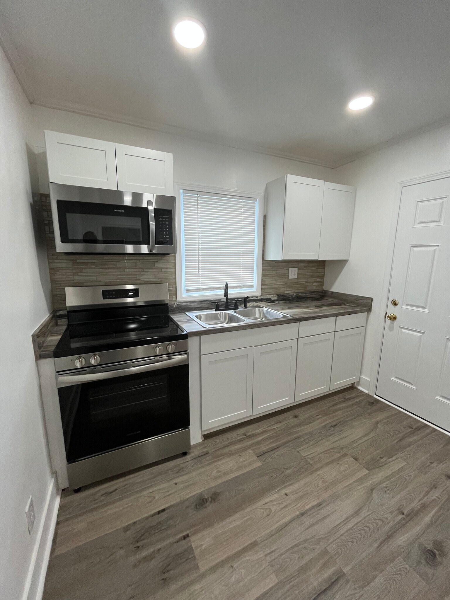 Building Photo - 3939 Mathis St