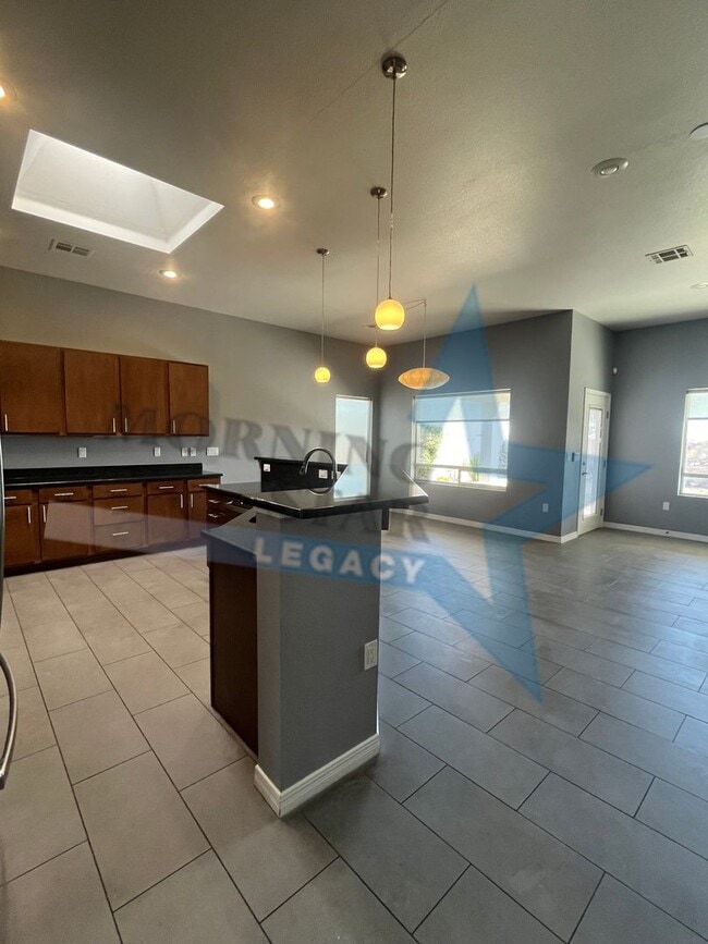 Building Photo - Charming 3-bedroom, 2-bathroom w/ views!