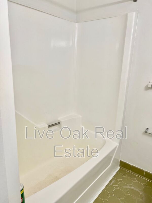 Building Photo - 1317 Cypress Ave