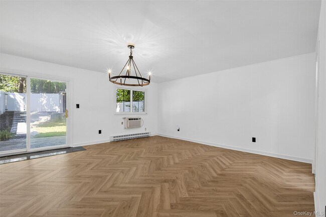 Building Photo - 8 Roundtree Ct